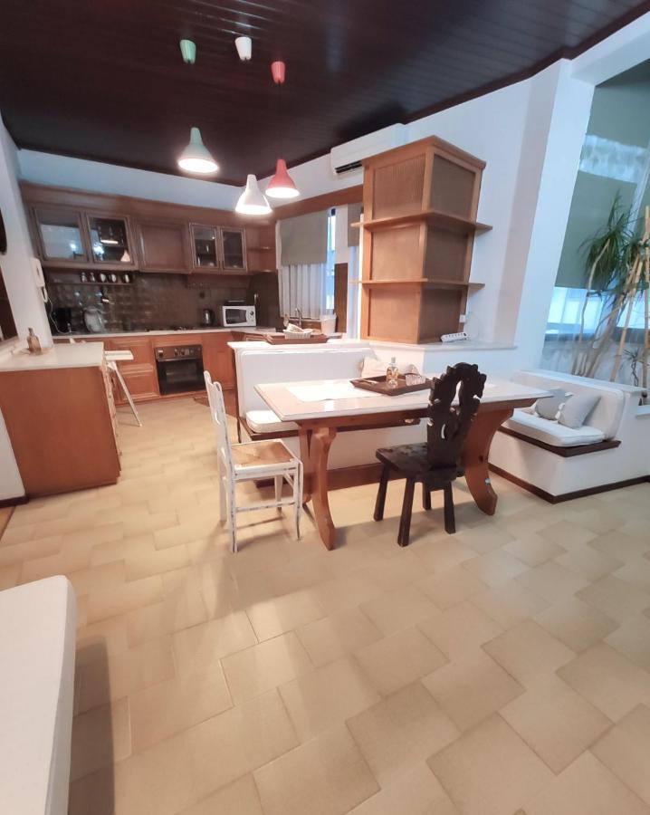 Johnny'S Loft Apartment Agrinio Ngoại thất bức ảnh