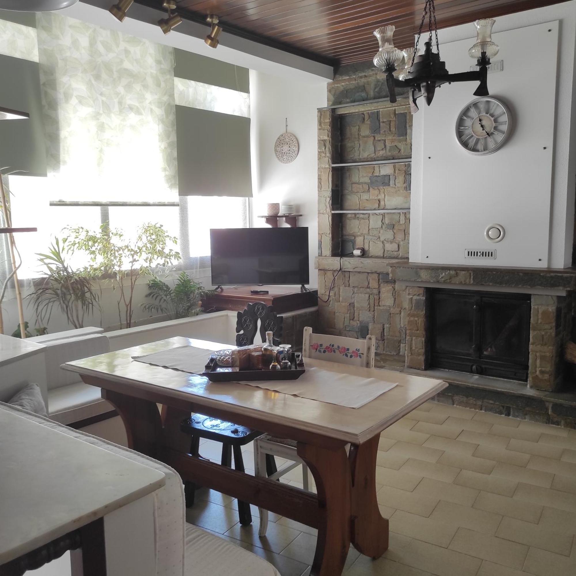 Johnny'S Loft Apartment Agrinio Ngoại thất bức ảnh