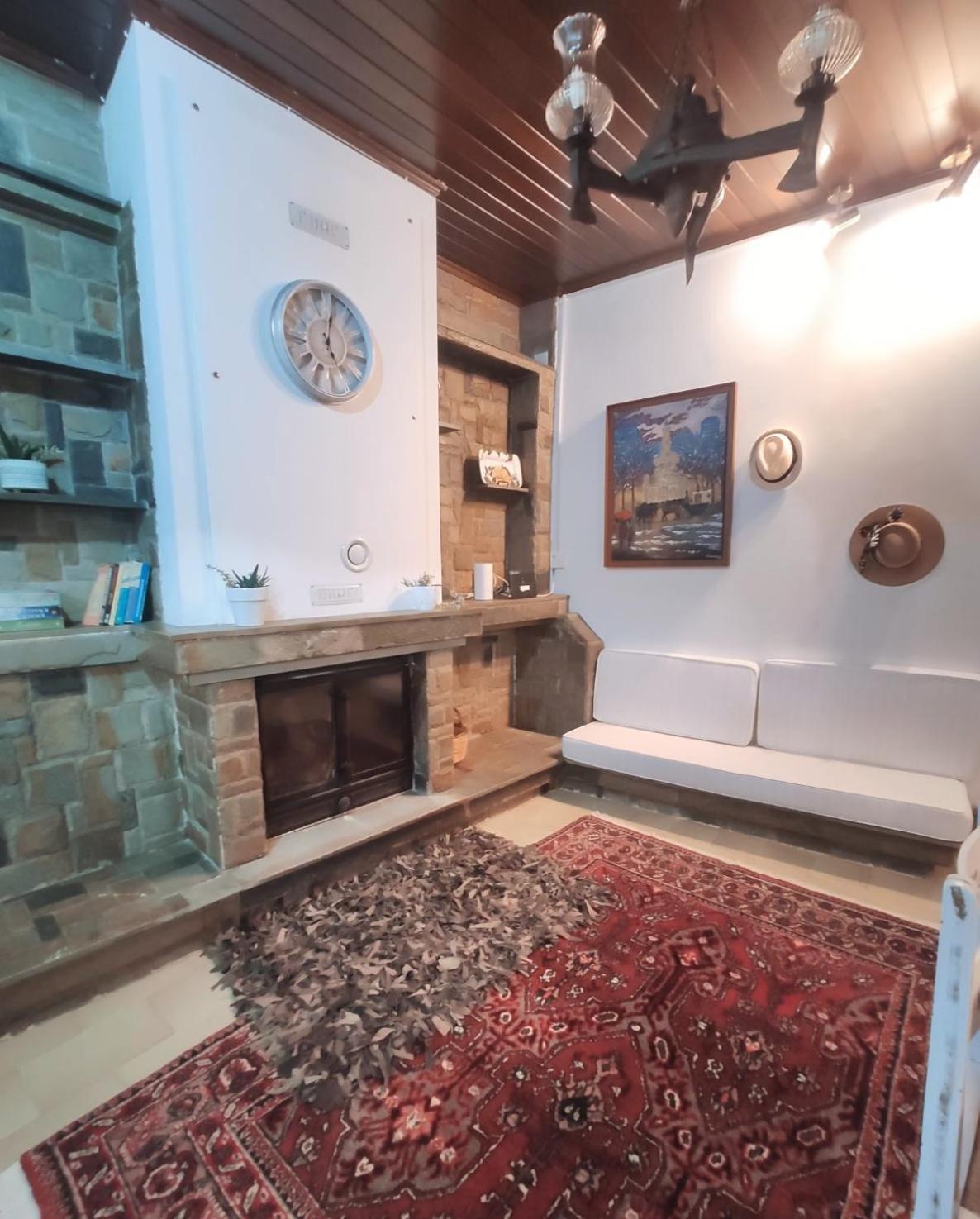 Johnny'S Loft Apartment Agrinio Ngoại thất bức ảnh